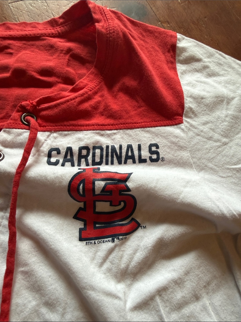 New Era White & Red St. Louis Cardinals Lace-Up Ringer Tee Women’s size large